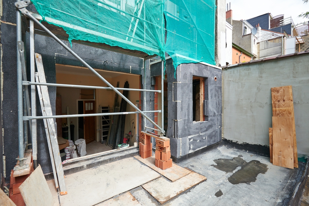 Facade,Insulation,In,Polstyrene,With,Protected,Scaffolding Facade,Insulation,In,Polstyrene,With,Protected,Scaffolding